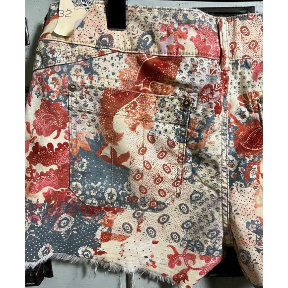 Anthropologie Pilcro Wanderer Low Rise Paisley Shorts 32 - Picture 8 of 9